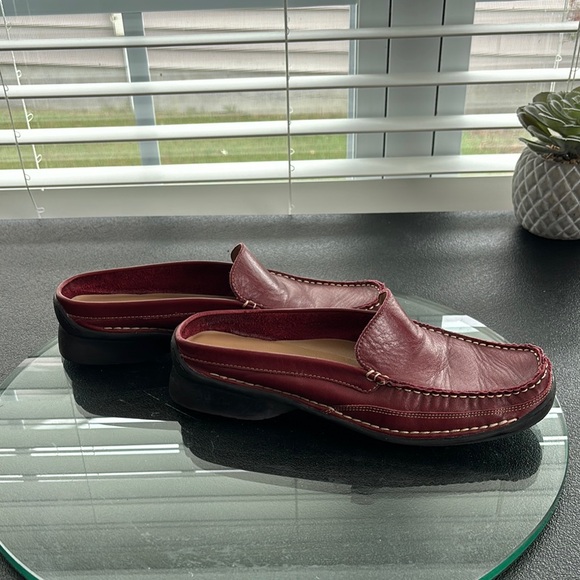 Dockers Women’s Red Leather Loafers - Picture 6 of 8
